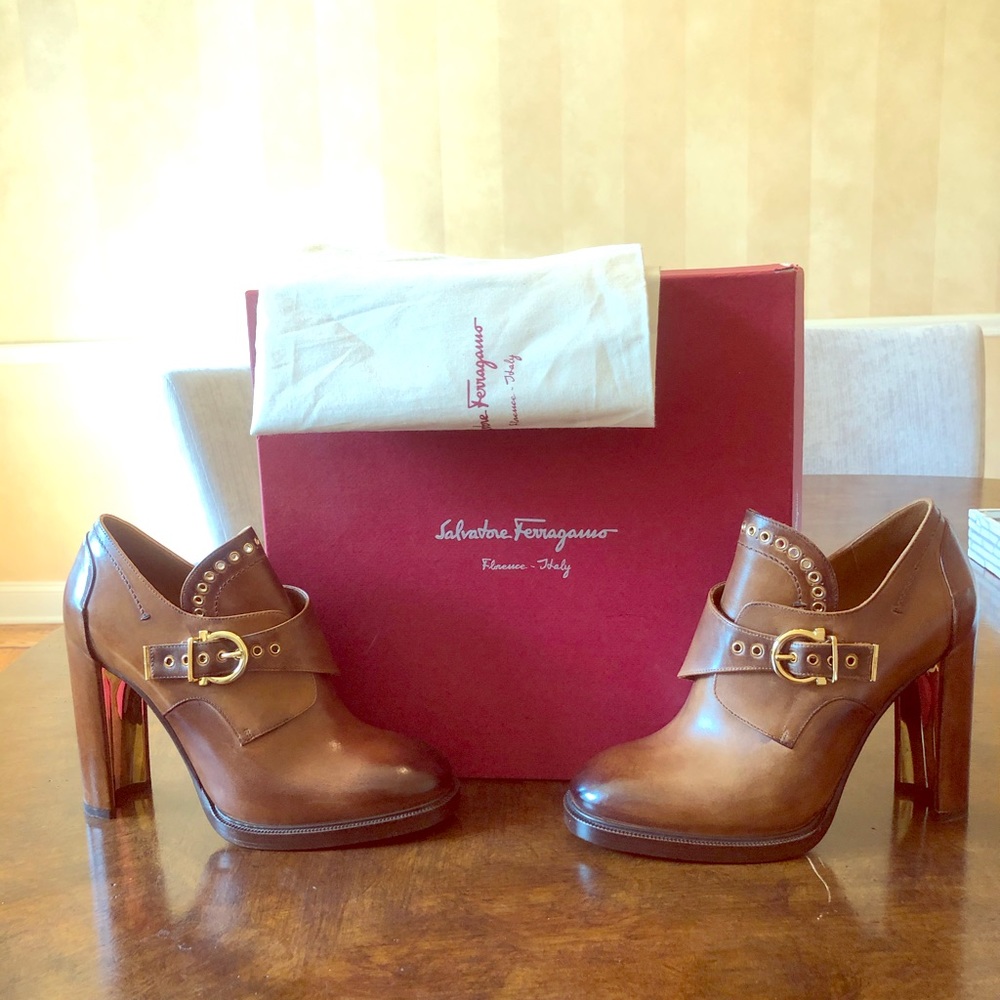 NWT Salvatore Ferragamo Nevers Amber Calf Leather